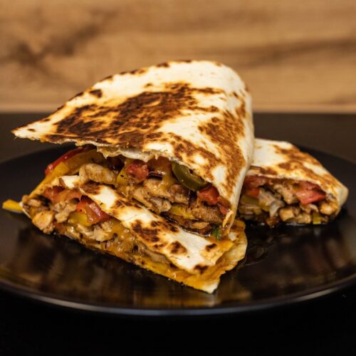 Pinky Quesadilla s trhaným kuracím mäsom