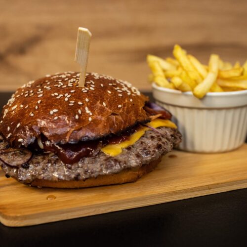 Pinky cheeseburger